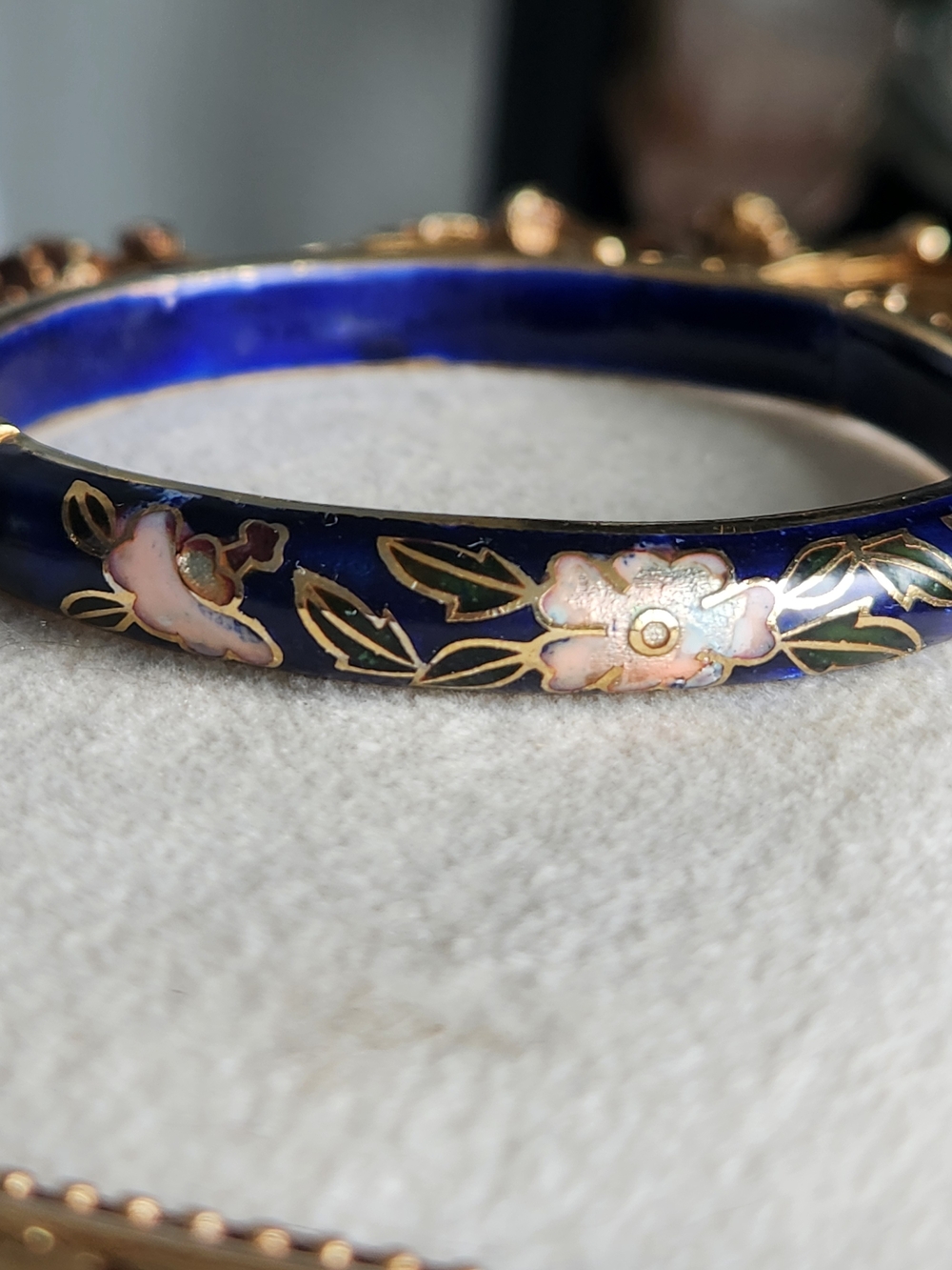 VTG Chinese Blue Cloisonné Enamel Hinged Clamper Bangle Bracelet Floral & Brass - Picture 7 of 8